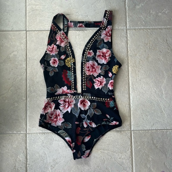 BEACH RIOT studded floral plunge neck one piece - Picture 2 of 6